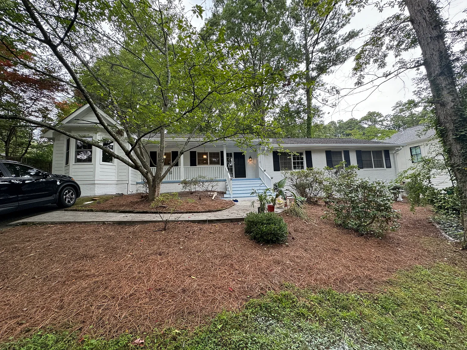 5 bed, 2200 sqft, $3,300 — Photo 2