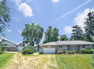 2191 W Prairie Rd, Freeport, IL 61032