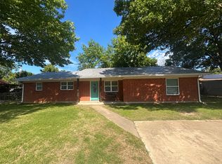 106 California St, Saint Jo, TX 76265