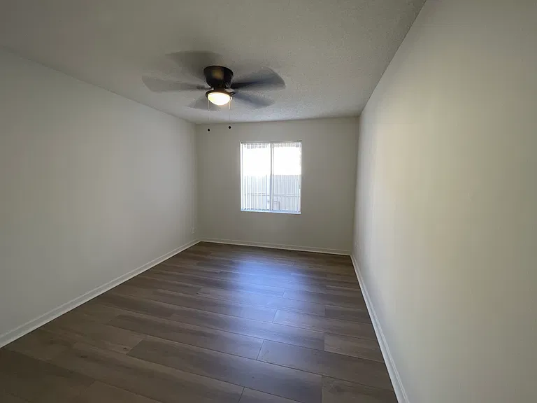7424 Haskell Ave — Photo 16