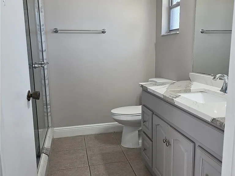 112 SW 35th Ter — Photo 5