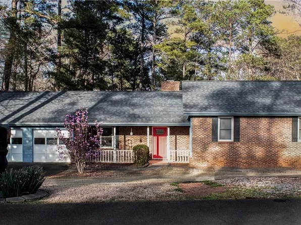 3626 Thompson Bnd, Gainesville, GA 30506
