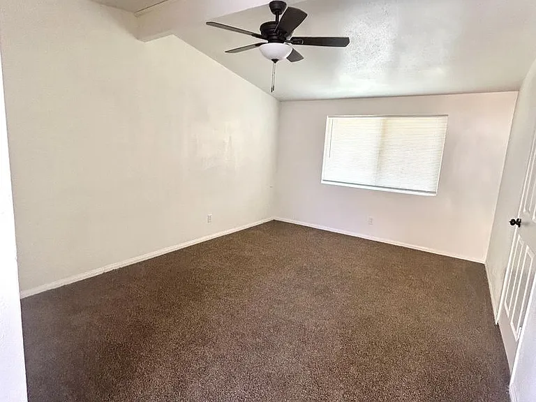 5834 Ocotillo Ave — Photo 7