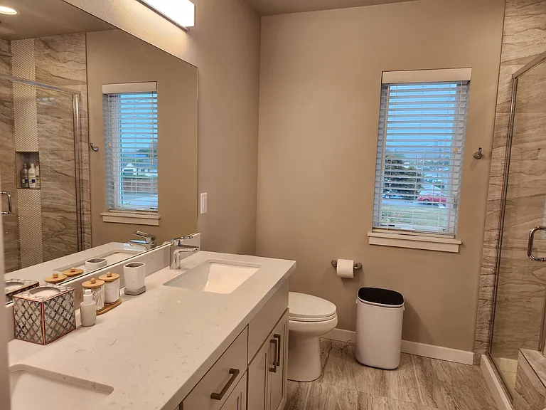 538 Shattuck Ave S — Photo 10