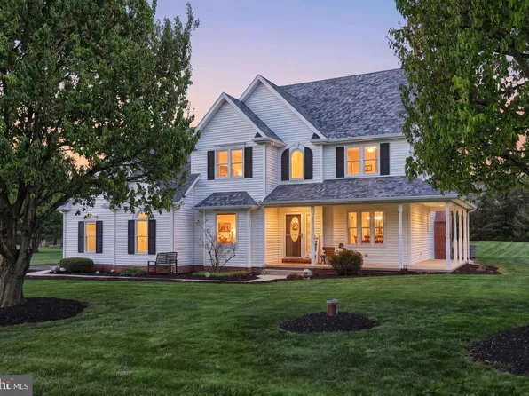 1066 Fox Run Ter, Hanover, PA 17331