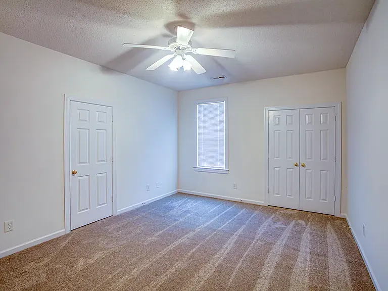 Hunter's Park Apartments — Photo 26