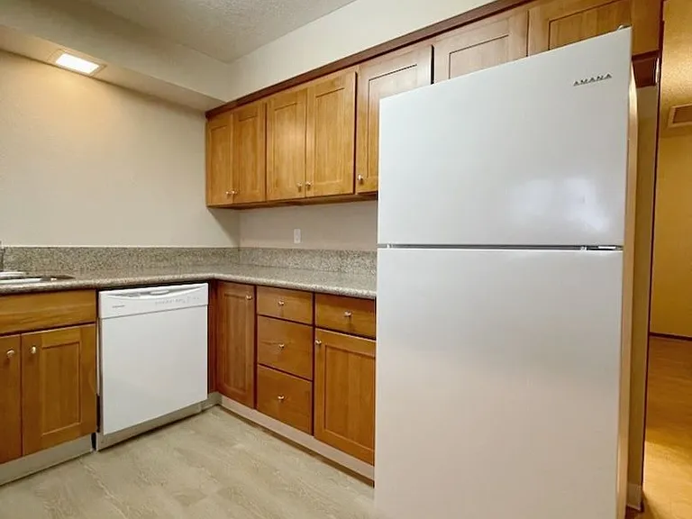 Spacious 2-bedroom apartment homes conveniently located! — Photo 11