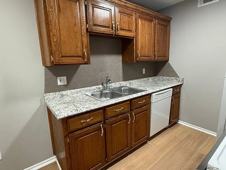 2021 NW 25th St #5 — Photo 8