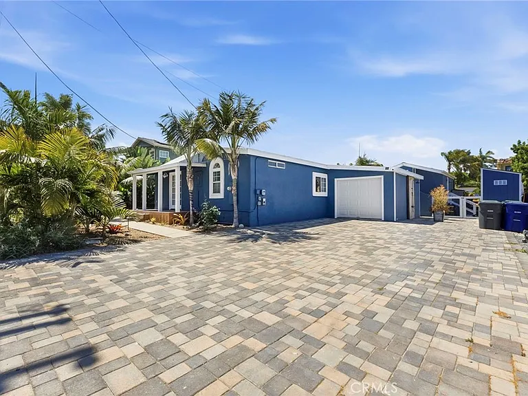 142 E Glaucus St — Photo 3