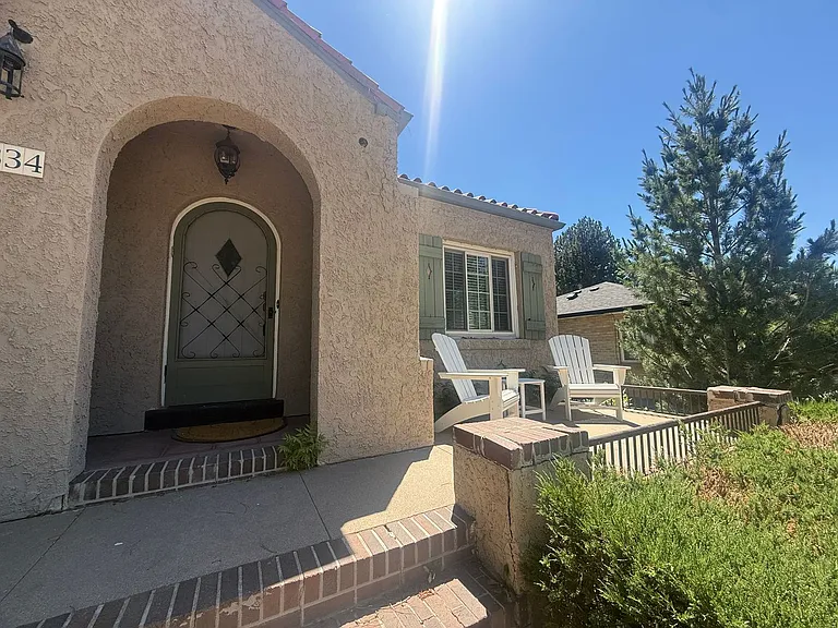 834 N Newport St — Photo 3