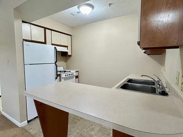 Hall Valley Apartments — Photo 9