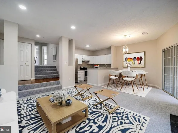 257 S Pickett St #17, Alexandria, VA 22304
