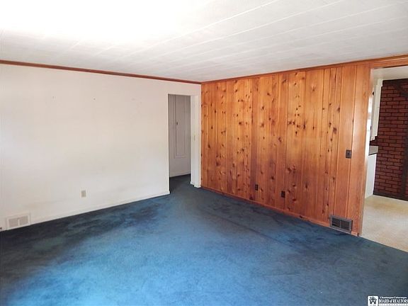3rd image of 210 Franklin Ave