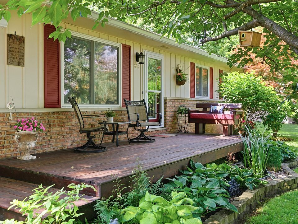 1st image of 2452 Moore Pl