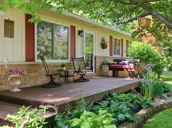 2452 Moore Pl, Howell, MI 48843
