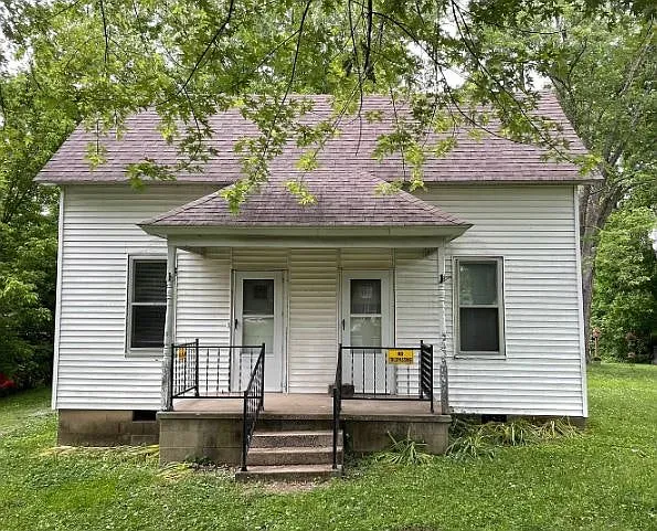223 Clara Street — Photo 1