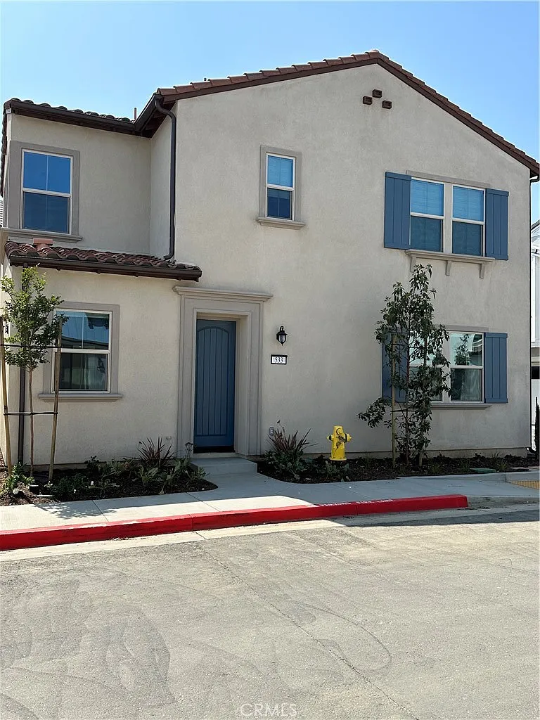 4 bed, 1826 sqft, $3,950 — Photo 1