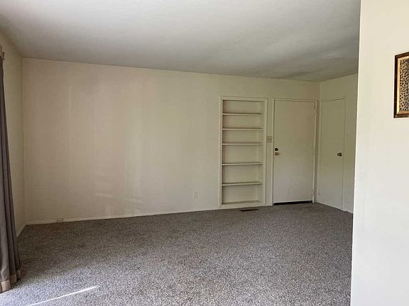 3rd image of 1409 Hollycrest Dr