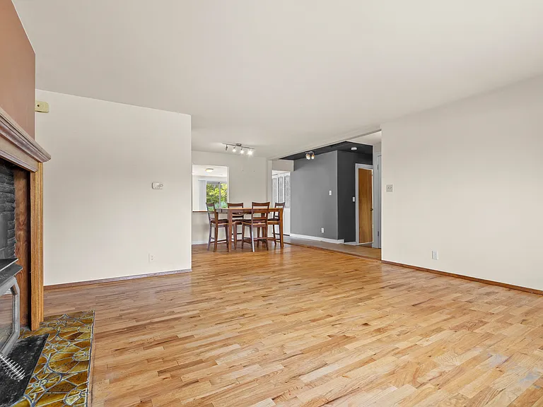 18620 Occidental Ave S — Photo 10