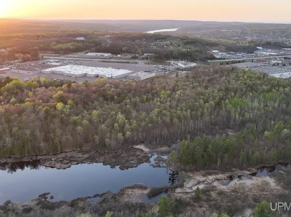 Cedar St, Houghton, MI 49931