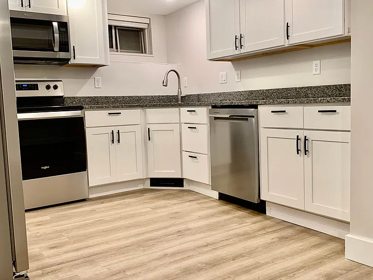 639 S Loomis Ave #1/2 — Photo 9