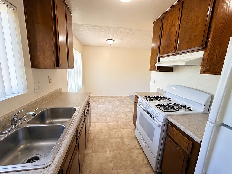 1028 S Magnolia Ave — Photo 12