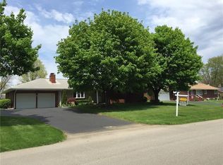 27 Bellaire Dr, New Castle, PA 16105