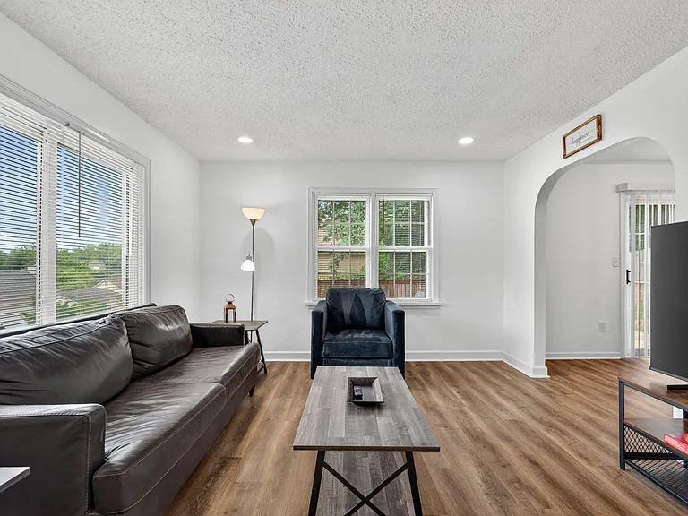 16 Lansing Ave — Photo 9