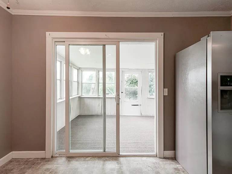 1518 N 107th Ave — Photo 19