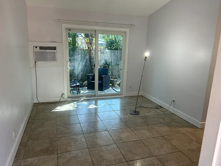 1308 NE 14th Ct #1304 — Photo 11