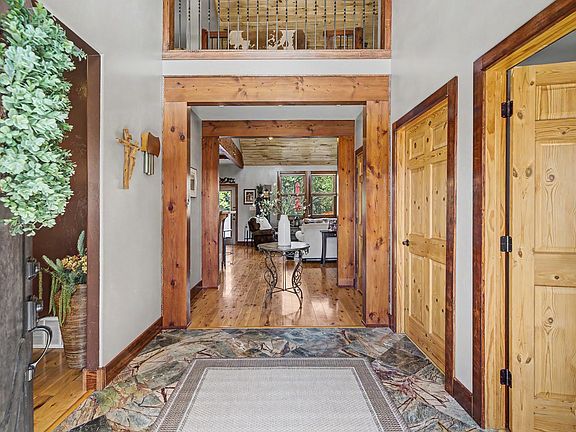 3rd image of 396 Willowbrook Dr