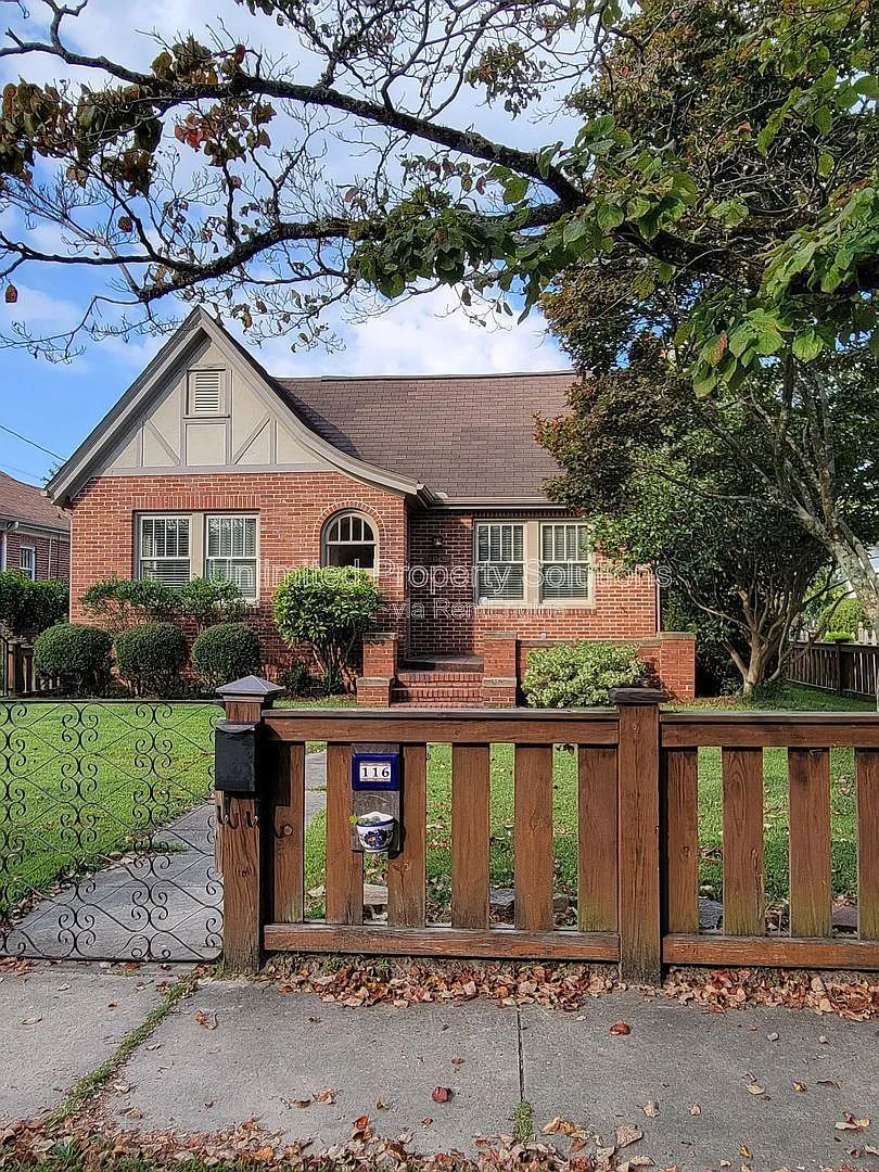 3 bed, 2.0 bath, 1592 sqft, $2,450 — Photo 1