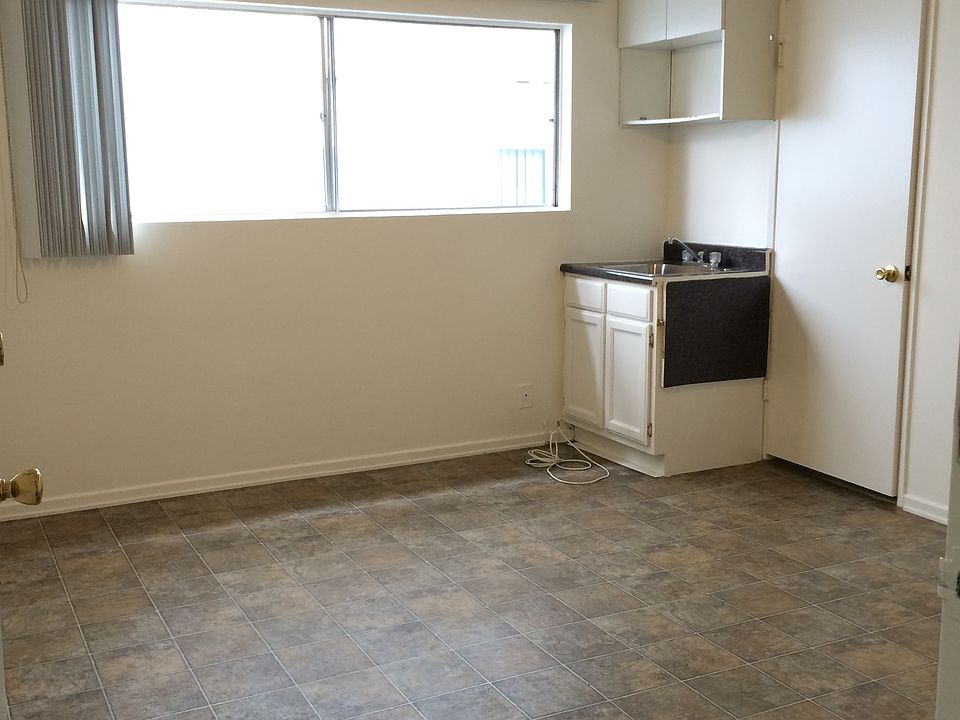 Bedroom / Living Room Area Entry View