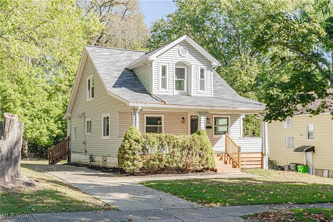 46 Thames Ave photo 1