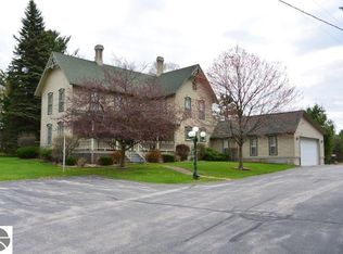 2856 E Hammond Rd, Traverse City, MI 49696