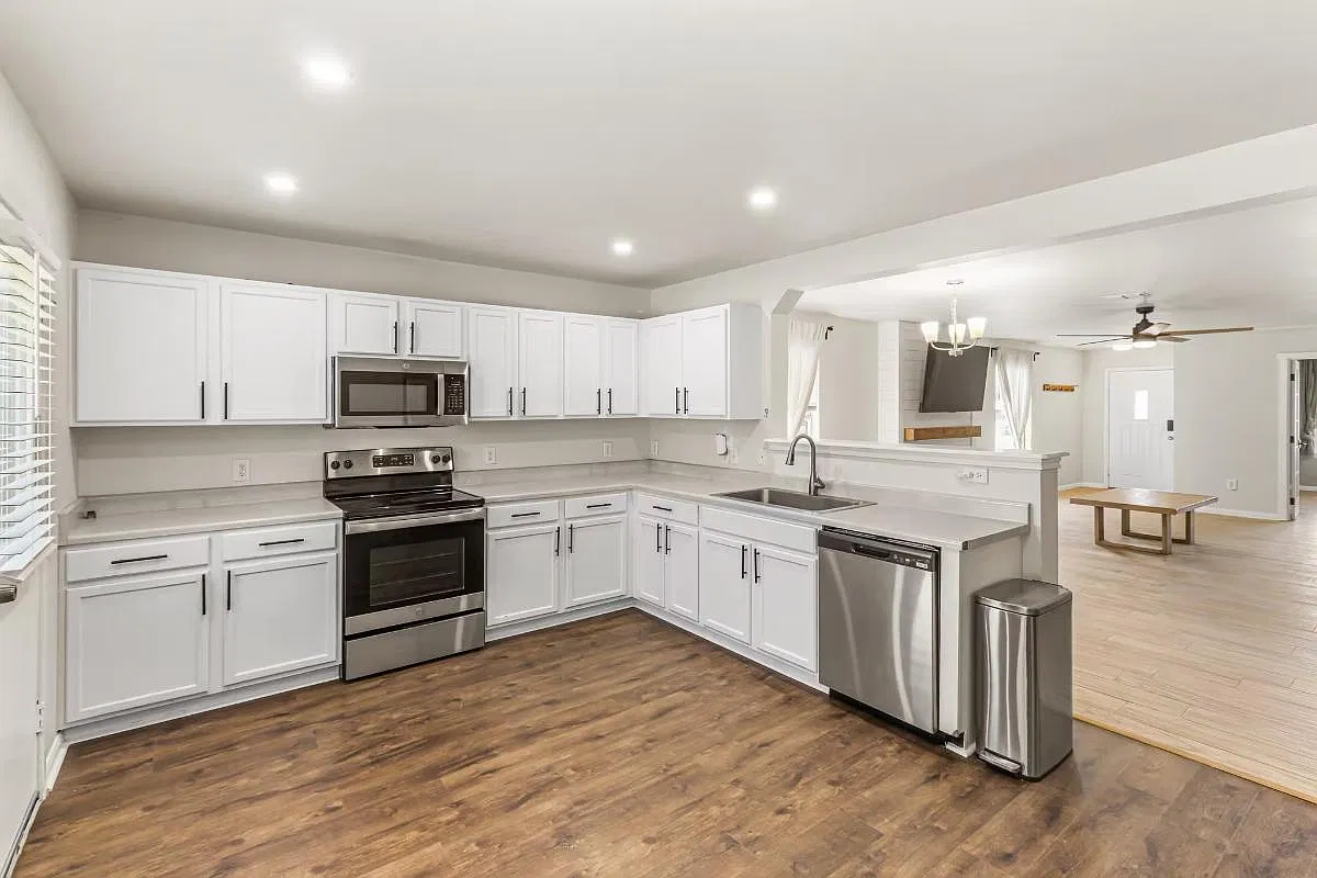 3 bed, 1608 sqft, $1,900 — Photo 2