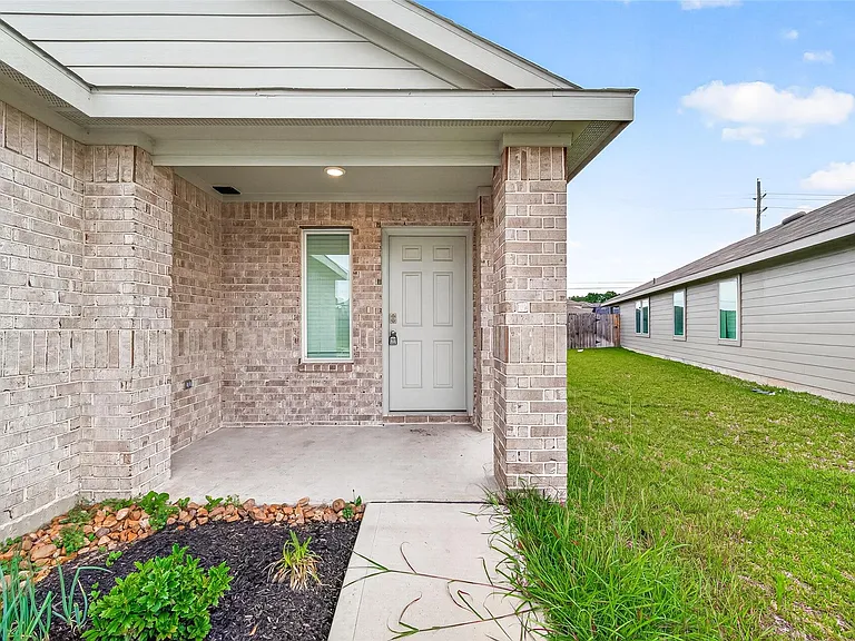1710 Legacy Hills Dr — Photo 2