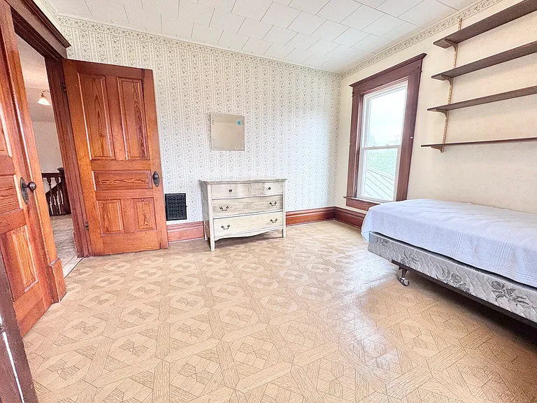 1016 Pleasant St — Photo 28
