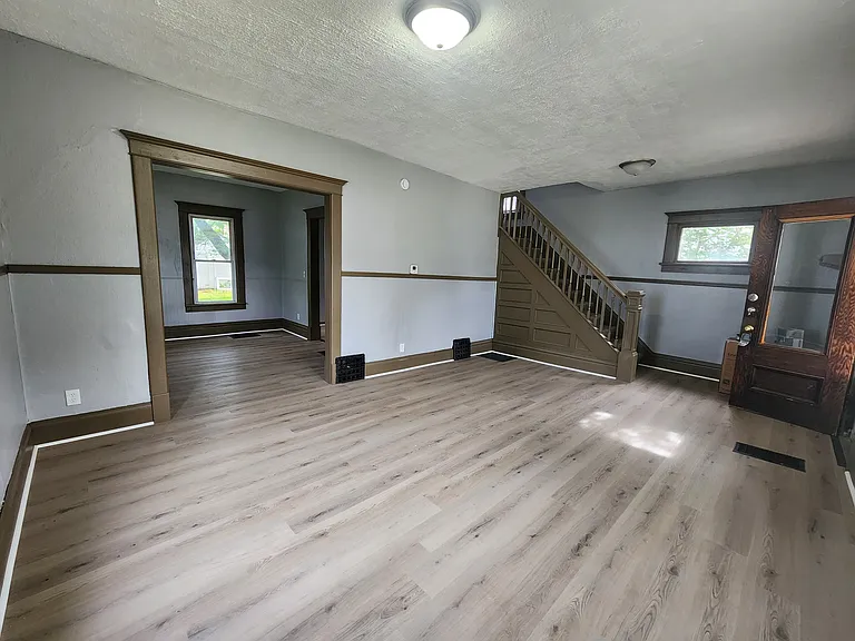 525 Courtland St — Photo 2
