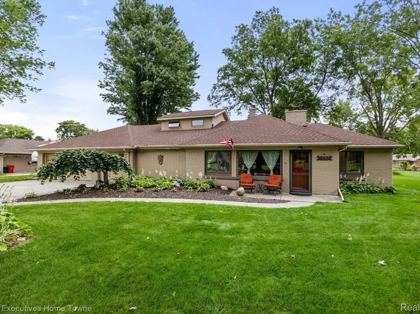 36134 Paddock Dr, Clinton Township, MI 48035