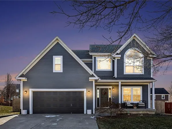 527 E Bluebird St, Gardner, KS 66030