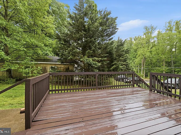 8402 Sleepy Hollow Rd — Photo 20