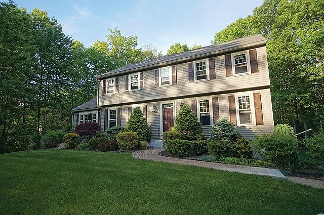 1st image of 15 Village Brook Ln
