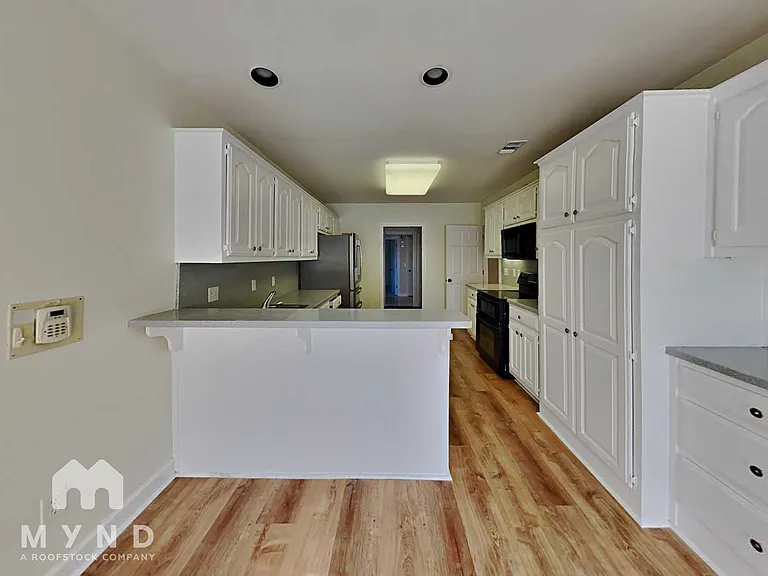 4601 Lake Village Dr — Photo 7
