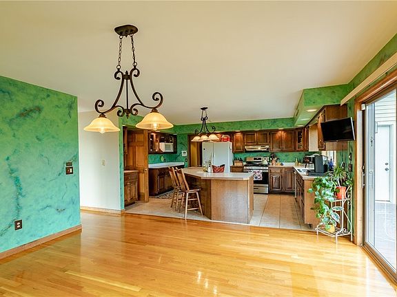 3rd image of 6850 Forbes Rd