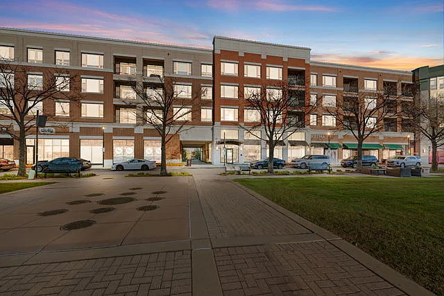 850 Village Center Dr #419
