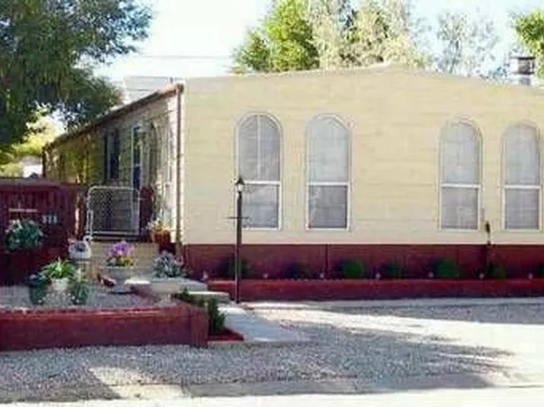 518 E Spruce St, Rawlins, WY 82301