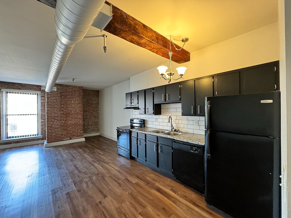 1st image of 509 Delaware St APT 303