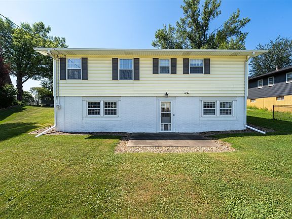 3rd image of 212 Rainbow Dr