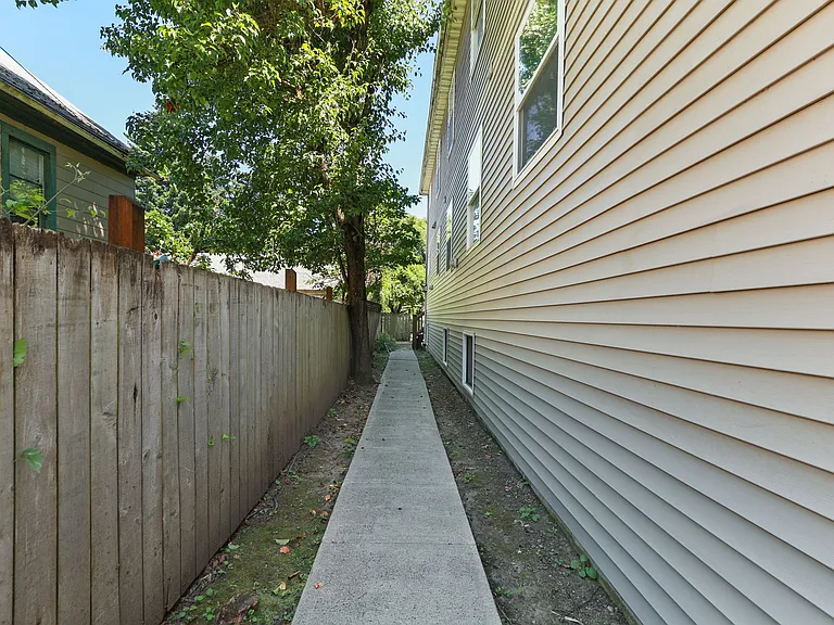 2020 NE Rodney Ave #C — Photo 42
